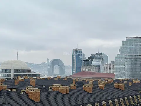 Satılır 5 otaqlı mənzil 752 m²