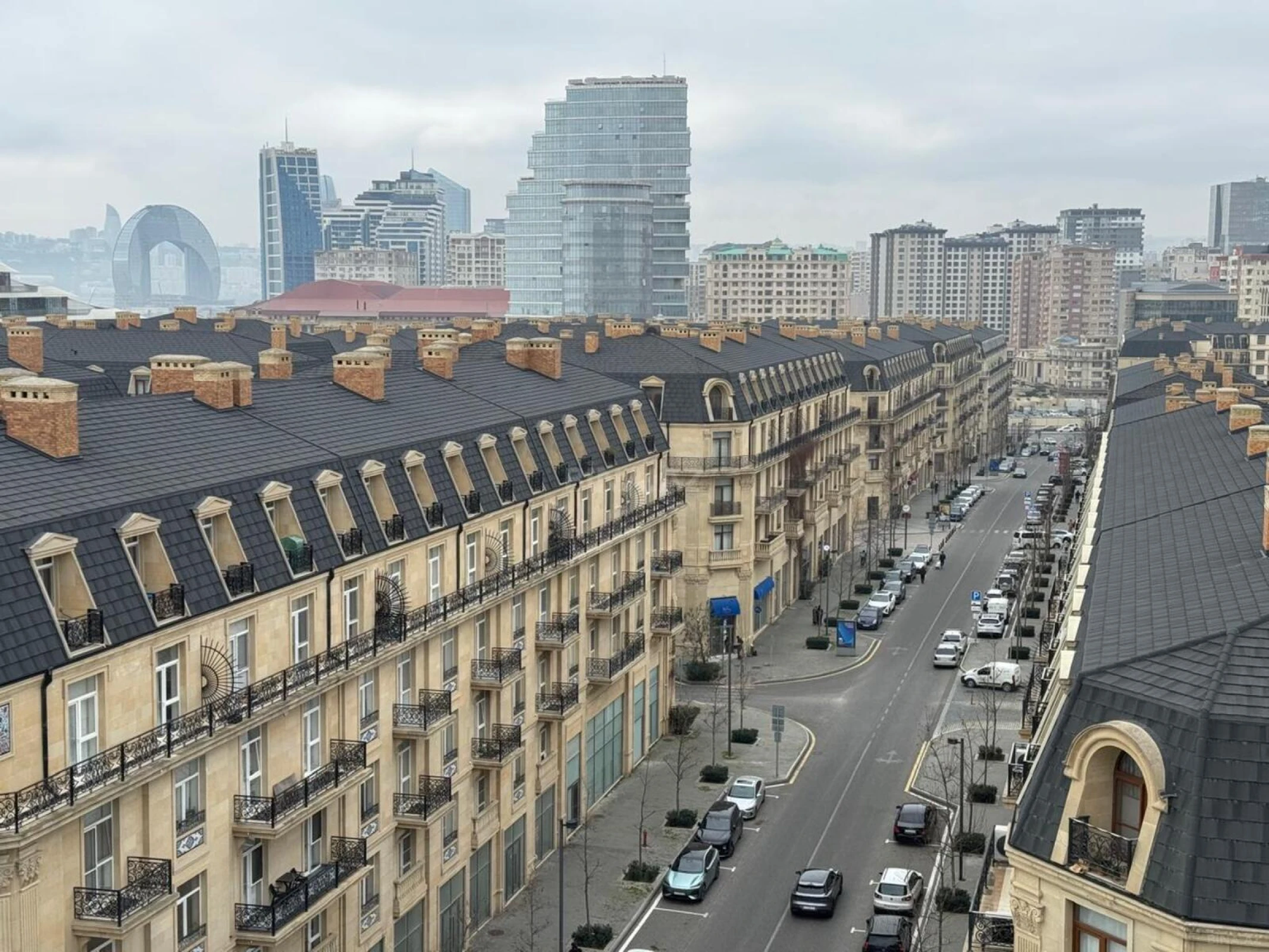 Satılır 5 otaqlı mənzil 752 m²