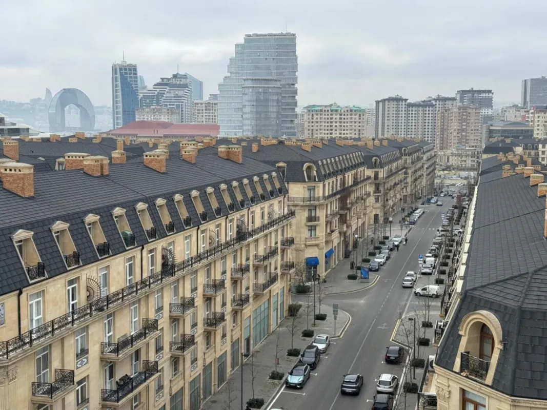 Satılır 5 otaqlı mənzil 752 m²