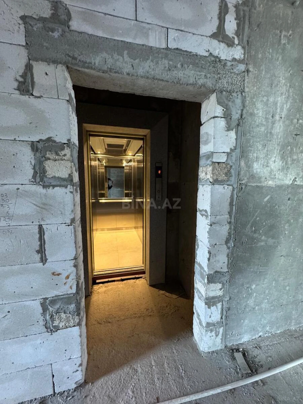 Satılır 5 otaqlı mənzil 752 m²