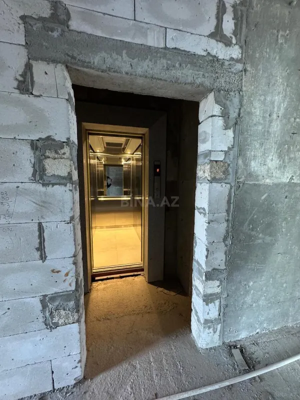 Satılır 5 otaqlı mənzil 752 m²