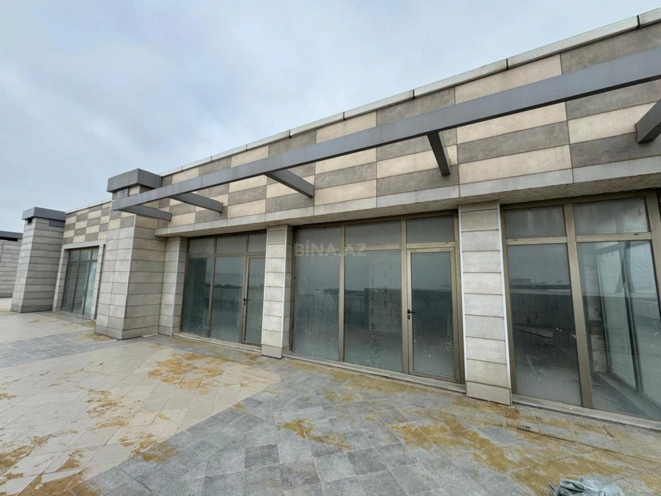 Satılır 5 otaqlı mənzil 752 m²