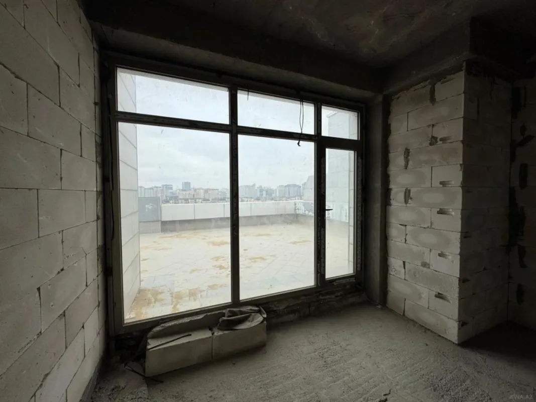 Satılır 5 otaqlı mənzil 752 m²