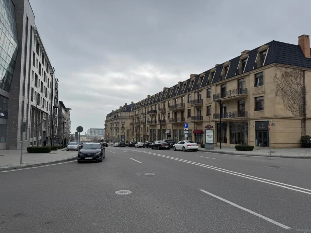 Satılır 5 otaqlı mənzil 752 m²