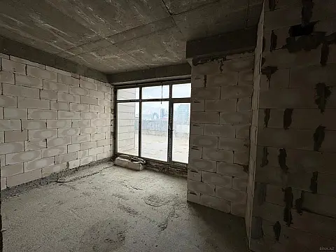 Satılır 5 otaqlı mənzil 752 m²