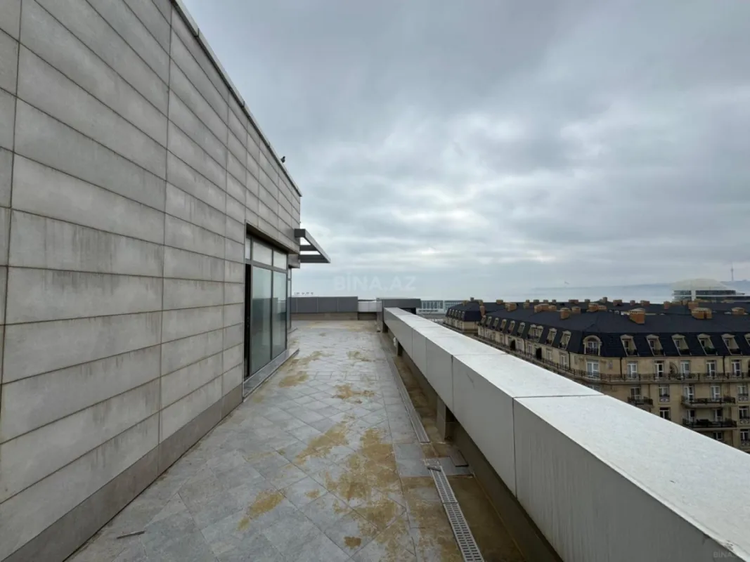 Satılır 5 otaqlı mənzil 752 m²