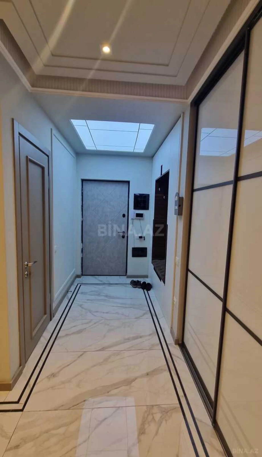 Satılır 3 otaqlı mənzil 107 m²