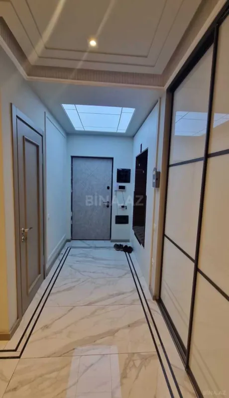 Satılır 3 otaqlı mənzil 107 m²