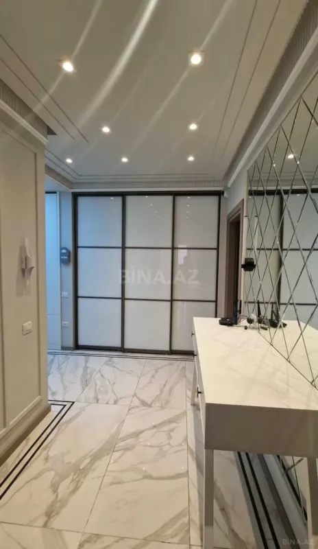Satılır 3 otaqlı mənzil 107 m²