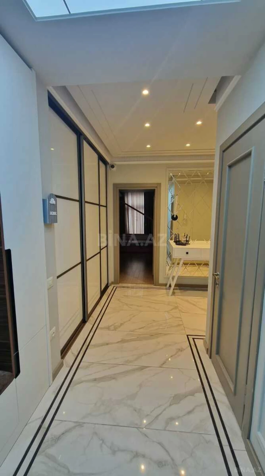 Satılır 3 otaqlı mənzil 107 m²