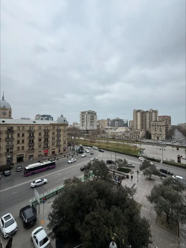 Satılır 3 otaqlı mənzil 110 m²