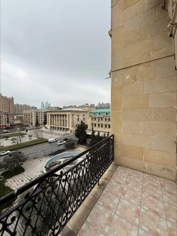 Satılır 3 otaqlı mənzil 110 m²