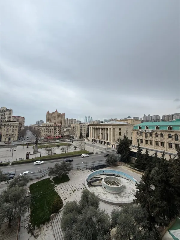 Satılır 3 otaqlı mənzil 110 m²