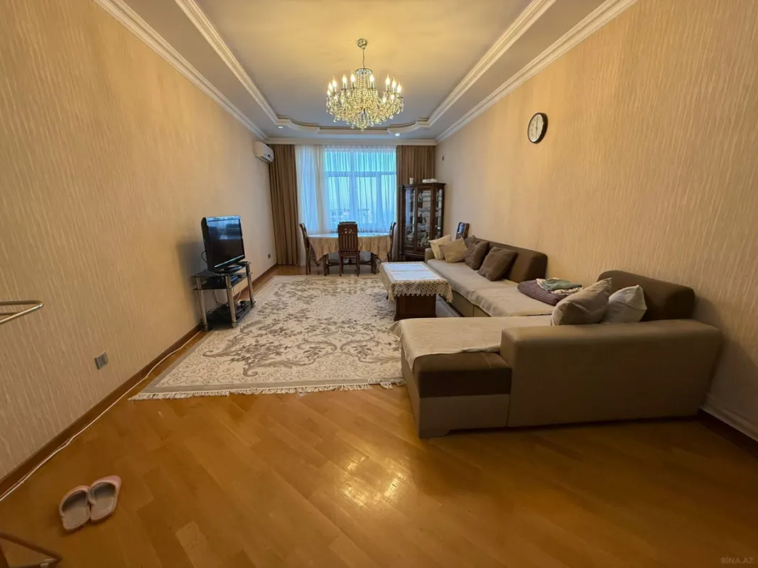 Satılır 4 otaqlı mənzil 145 m²