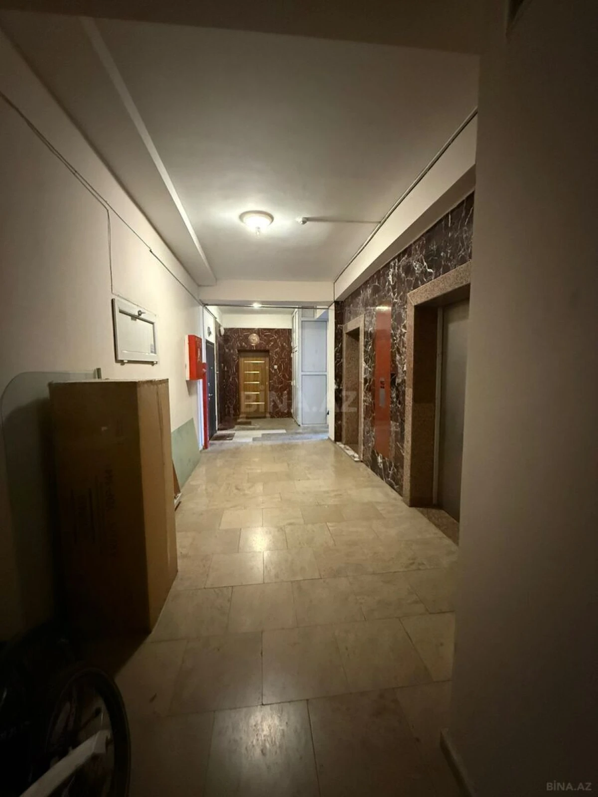 Satılır 4 otaqlı mənzil 145 m²