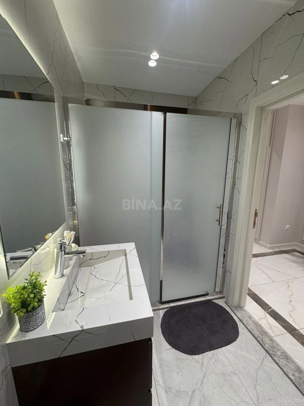 Kirayə verilir 2 otaqlı mənzil 90 m²