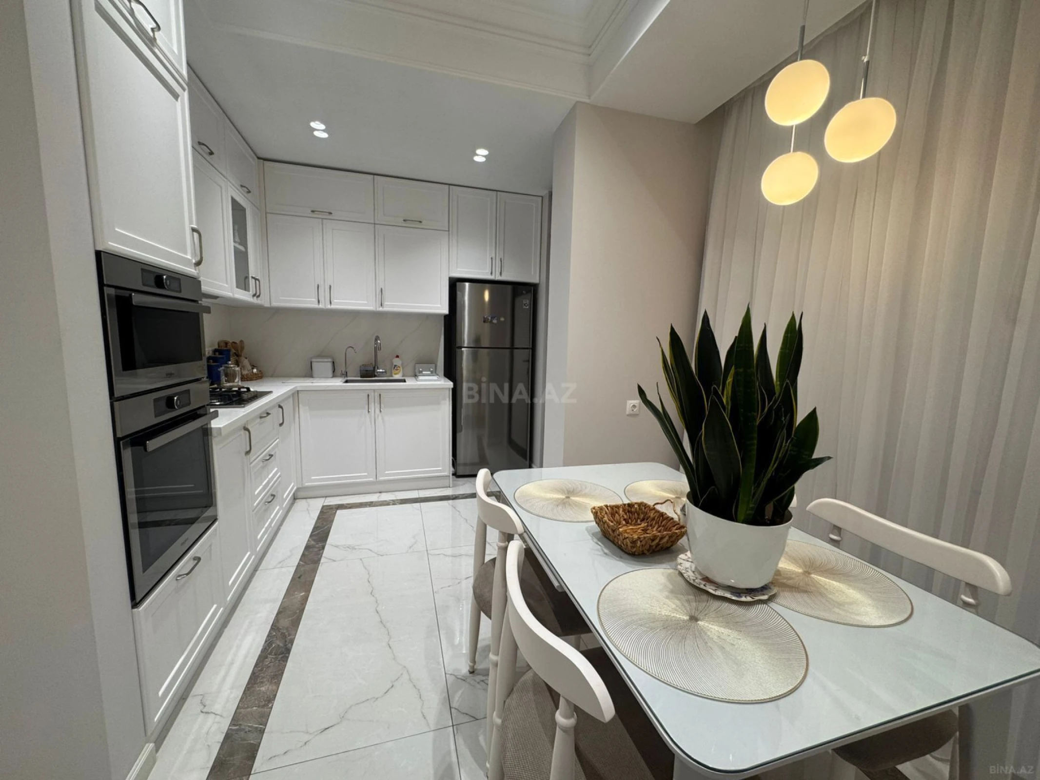 Kirayə verilir 2 otaqlı mənzil 90 m²