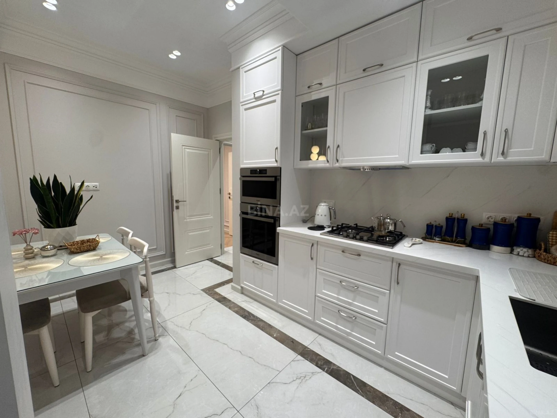 Kirayə verilir 2 otaqlı mənzil 90 m²