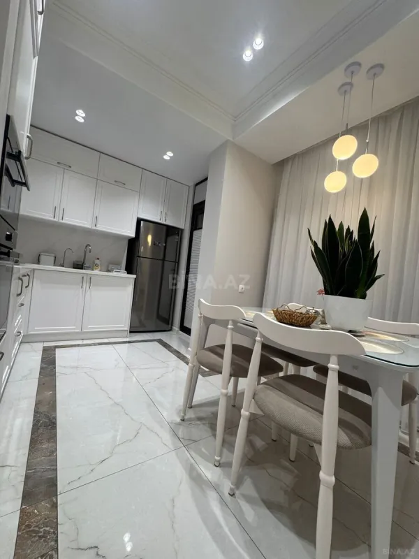 Kirayə verilir 2 otaqlı mənzil 90 m²