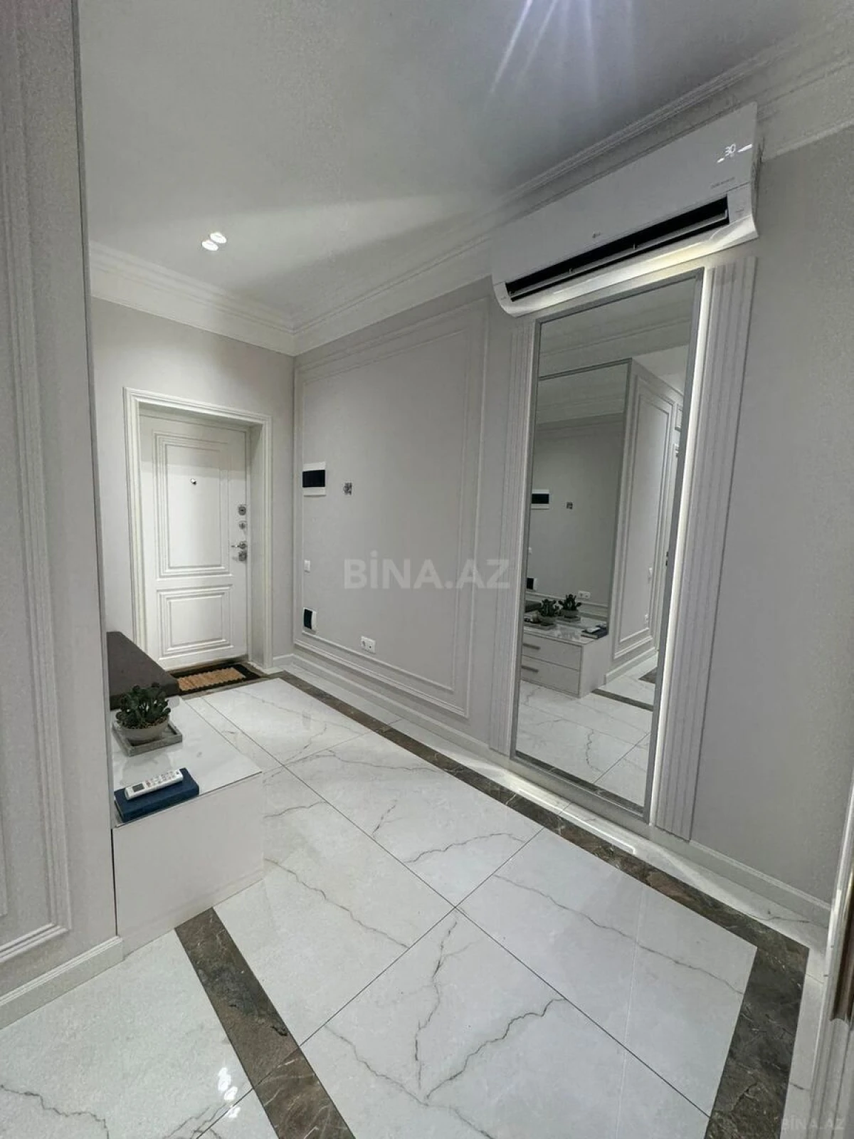 Kirayə verilir 2 otaqlı mənzil 90 m²