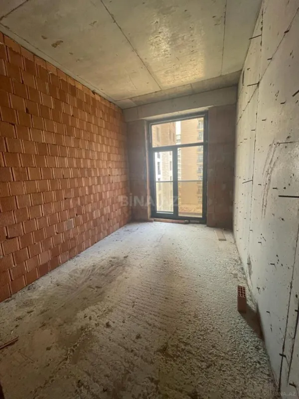 Satılır 4 otaqlı mənzil 145 m²