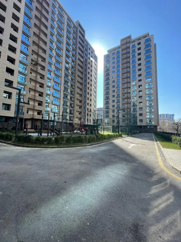 Satılır 4 otaqlı mənzil 145 m²