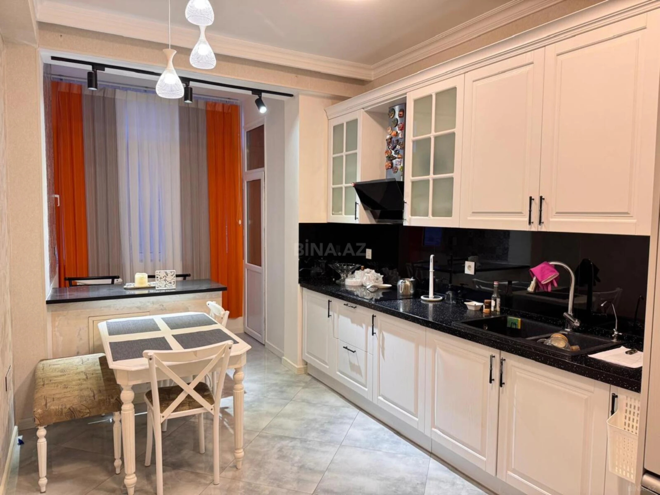Kirayə verilir 3 otaqlı mənzil 140 m²