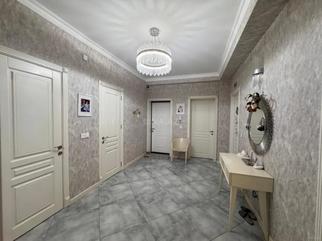 Kirayə verilir 3 otaqlı mənzil 140 m²