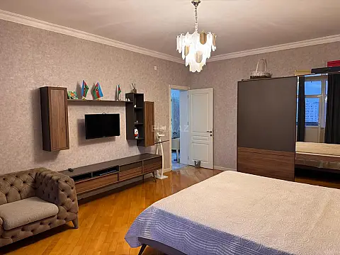 Kirayə verilir 3 otaqlı mənzil 140 m²
