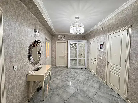 Kirayə verilir 3 otaqlı mənzil 140 m²