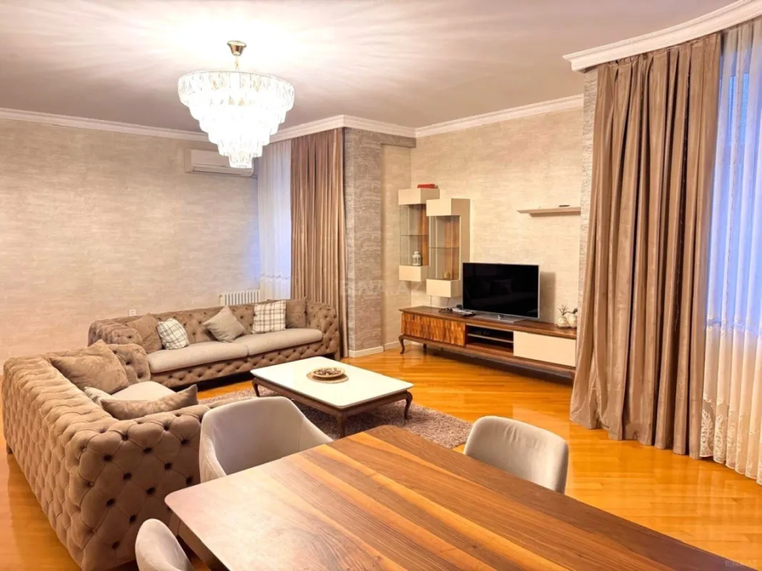 Kirayə verilir 3 otaqlı mənzil 140 m²