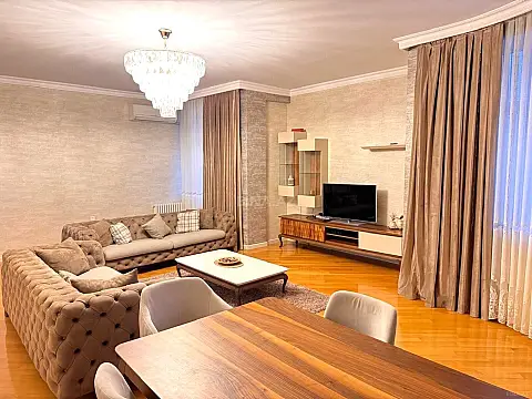 Kirayə verilir 3 otaqlı mənzil 140 m²