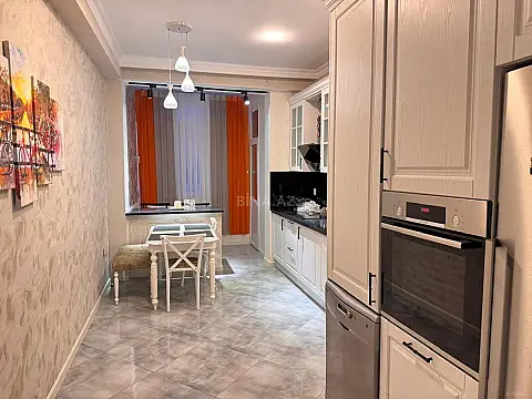 Kirayə verilir 3 otaqlı mənzil 140 m²