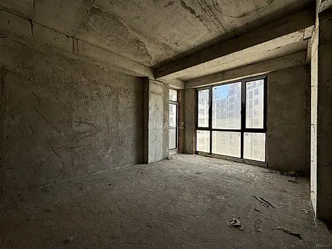 Satılır 5 otaqlı mənzil 281 m²