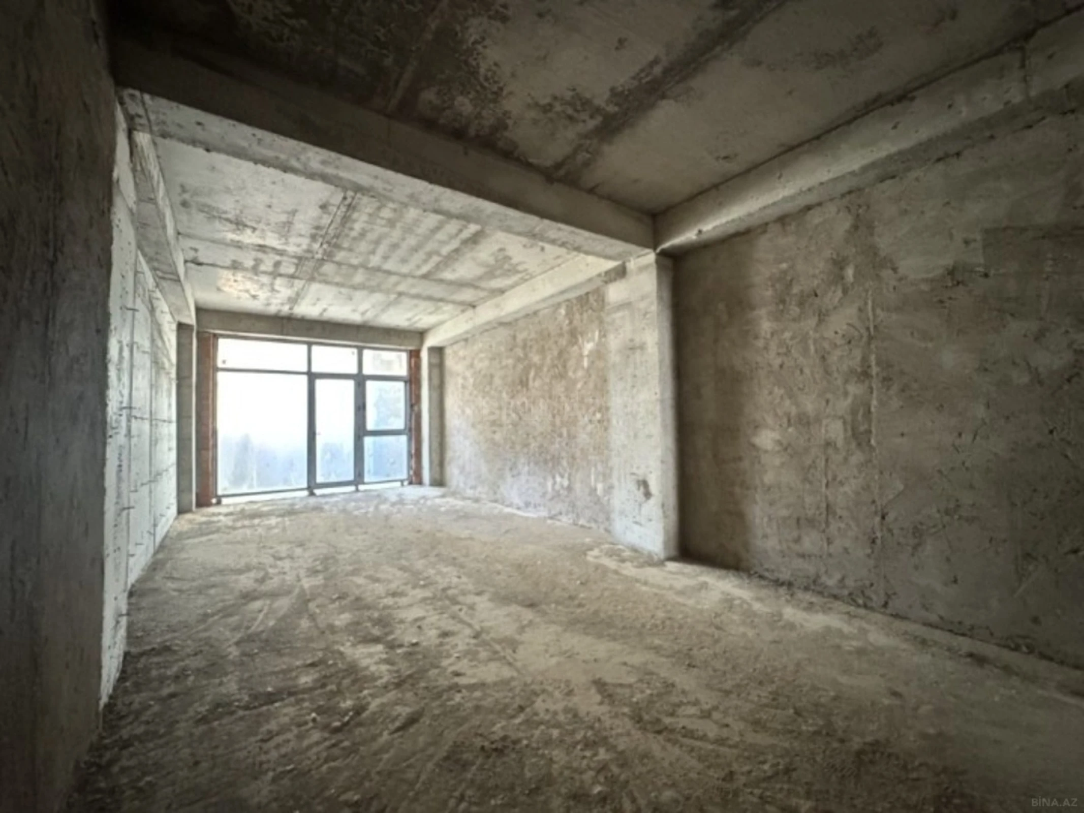 Satılır 5 otaqlı mənzil 281 m²