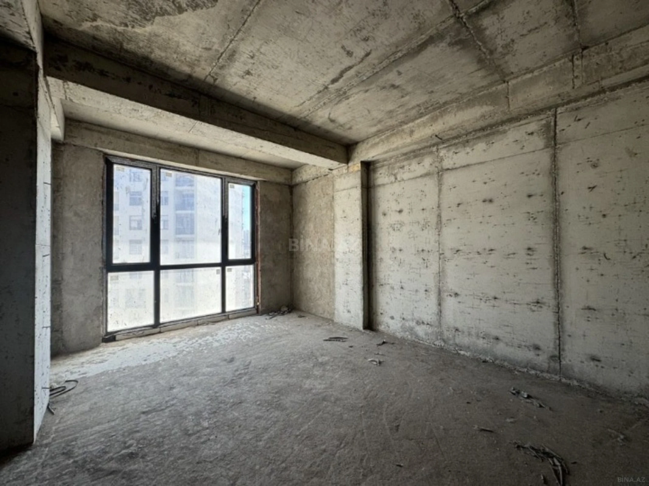 Satılır 5 otaqlı mənzil 281 m²