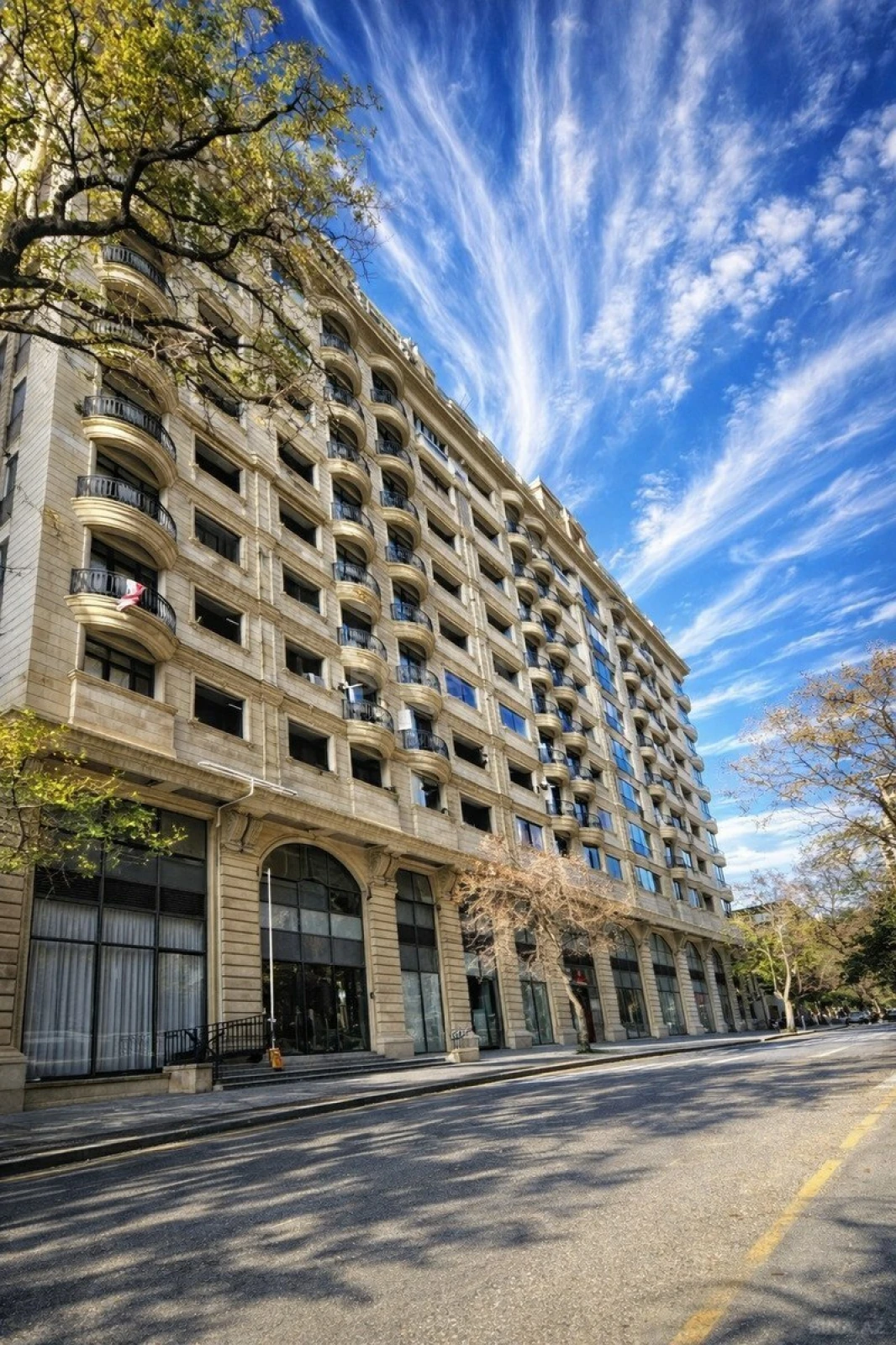 Satılır 5 otaqlı mənzil 281 m²