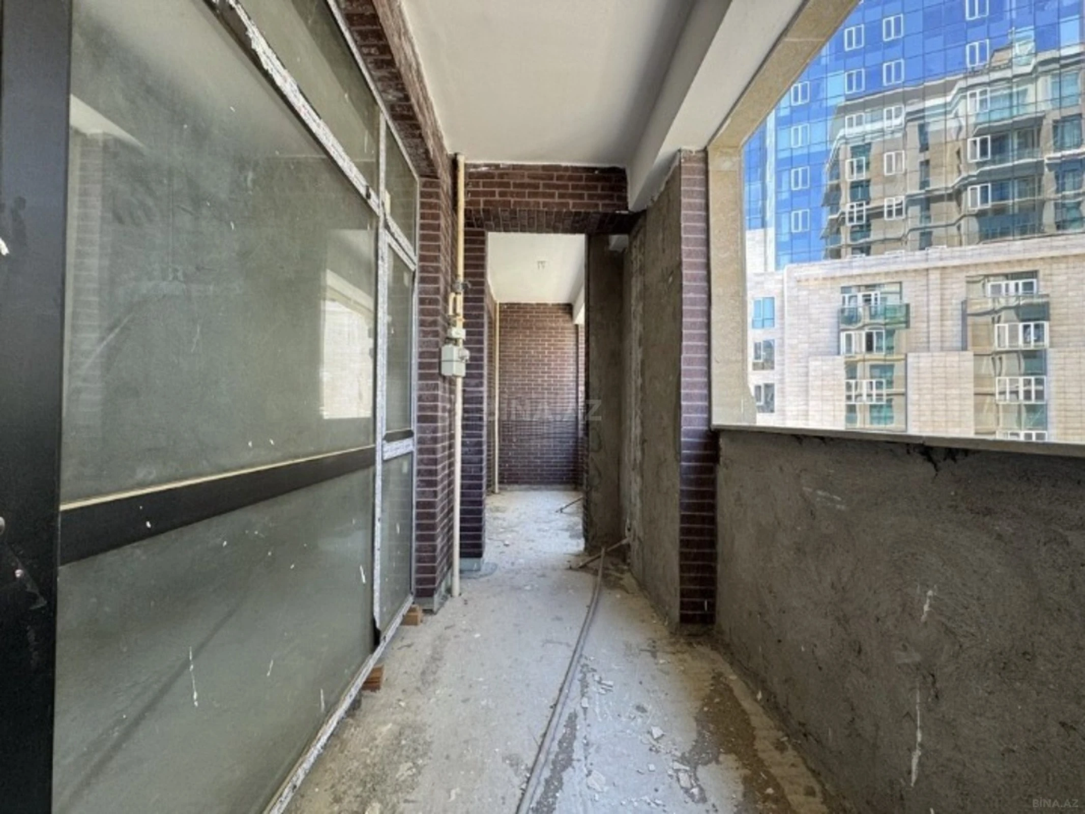 Satılır 5 otaqlı mənzil 281 m²