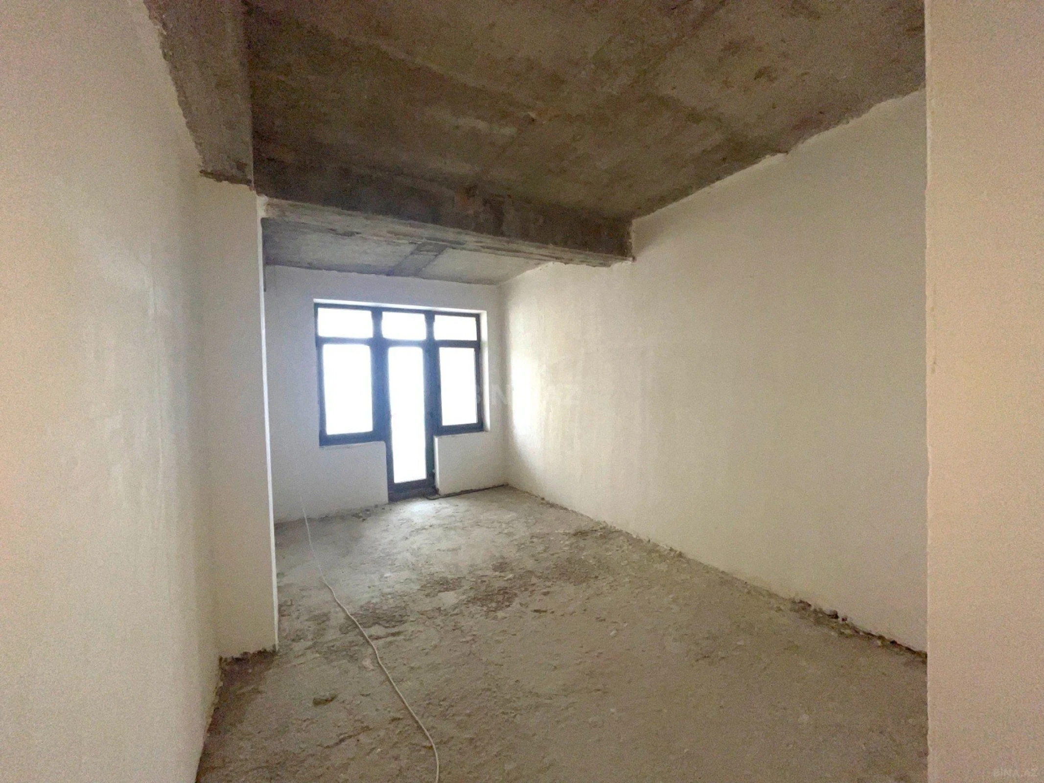 Satılır 4 otaqlı mənzil 144 m²