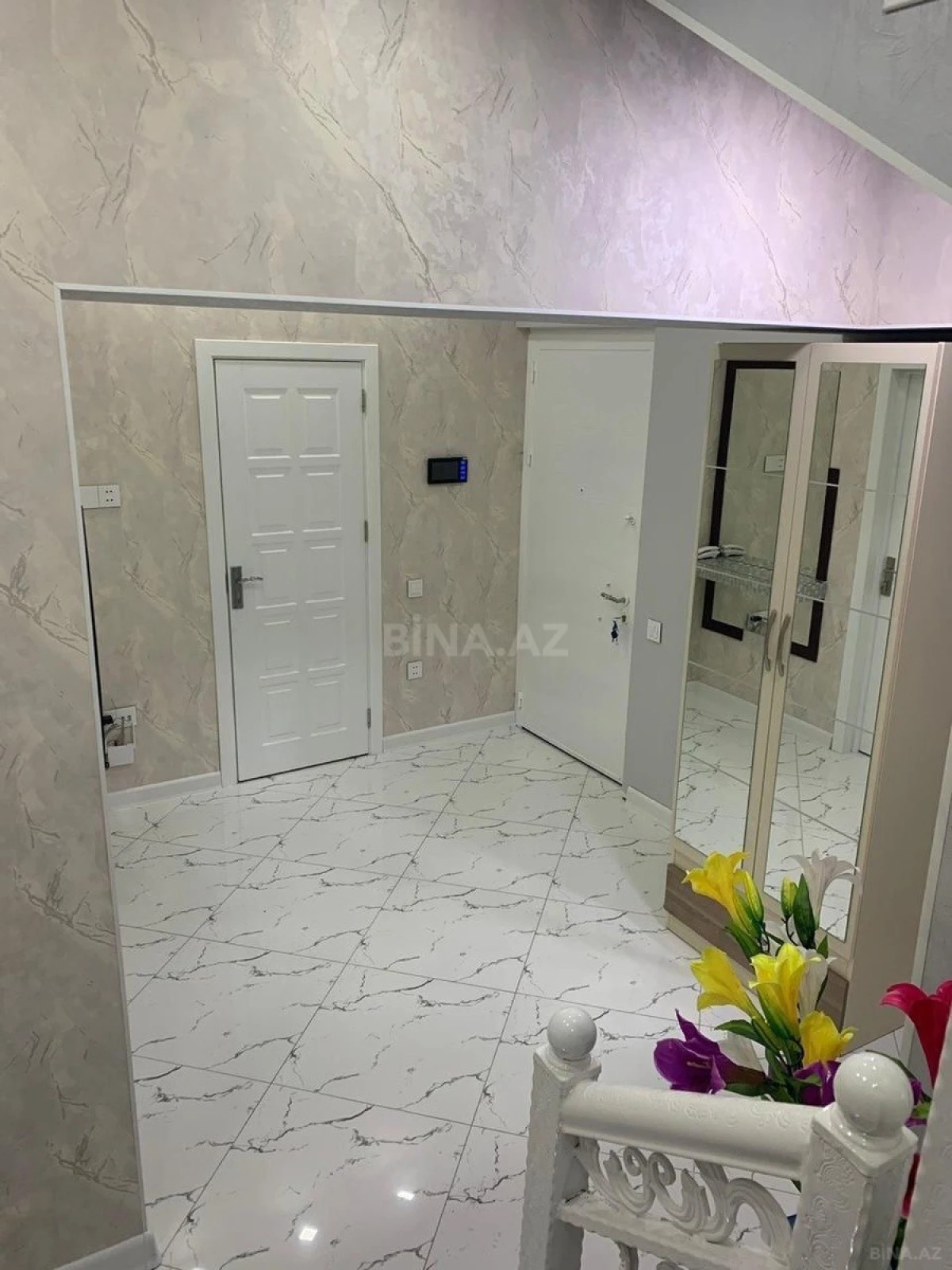 Kirayə verilir 4 otaqlı mənzil 150 m²