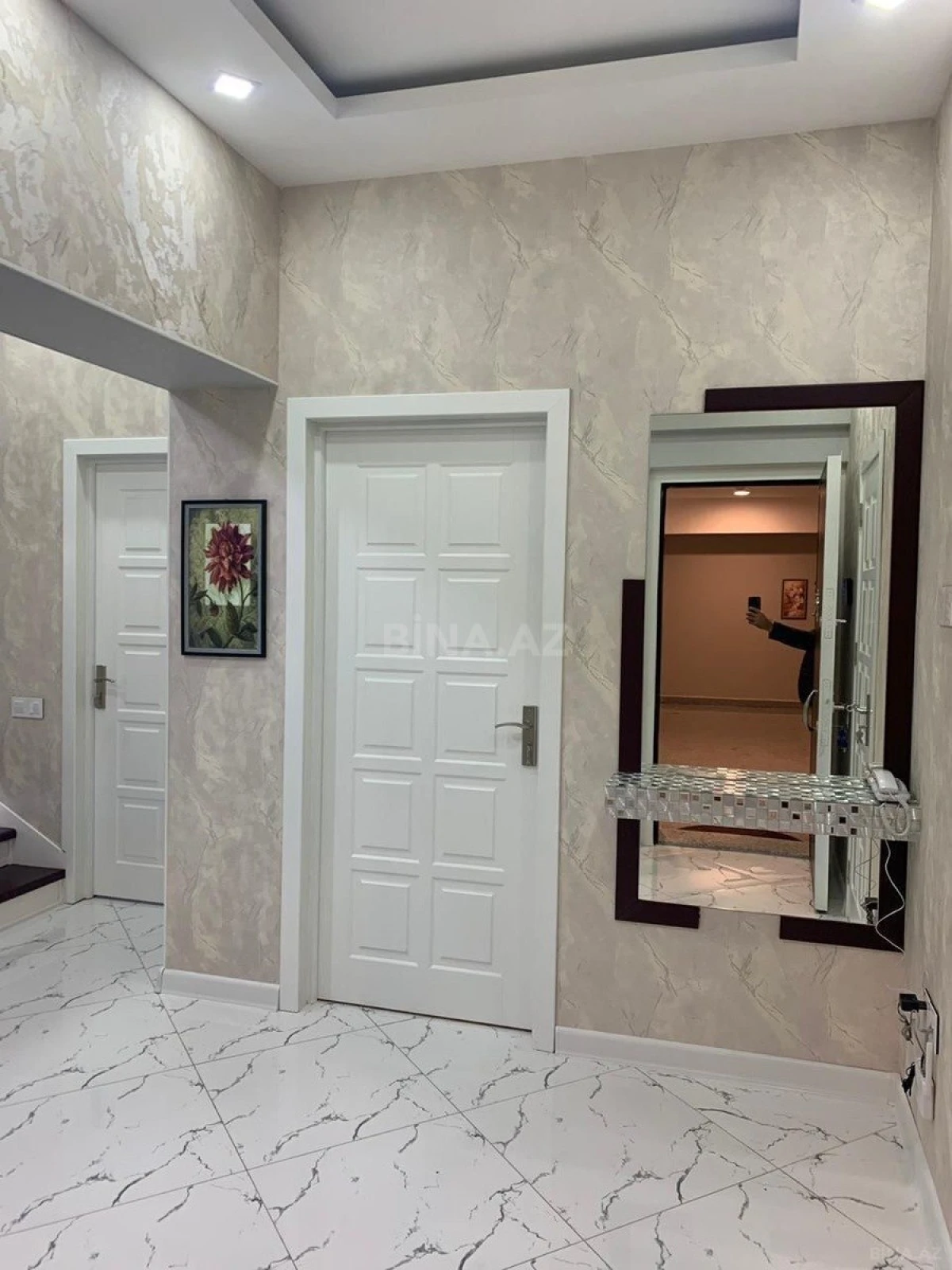 Kirayə verilir 4 otaqlı mənzil 150 m²