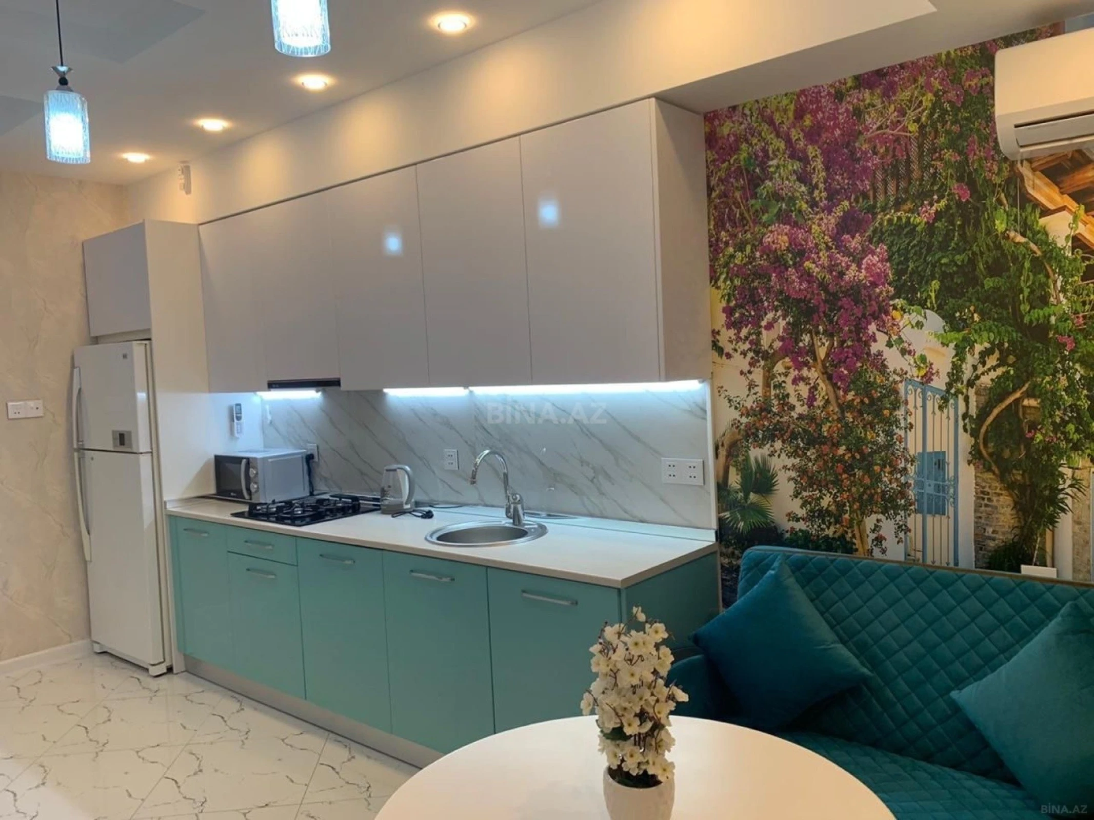 Kirayə verilir 4 otaqlı mənzil 150 m²