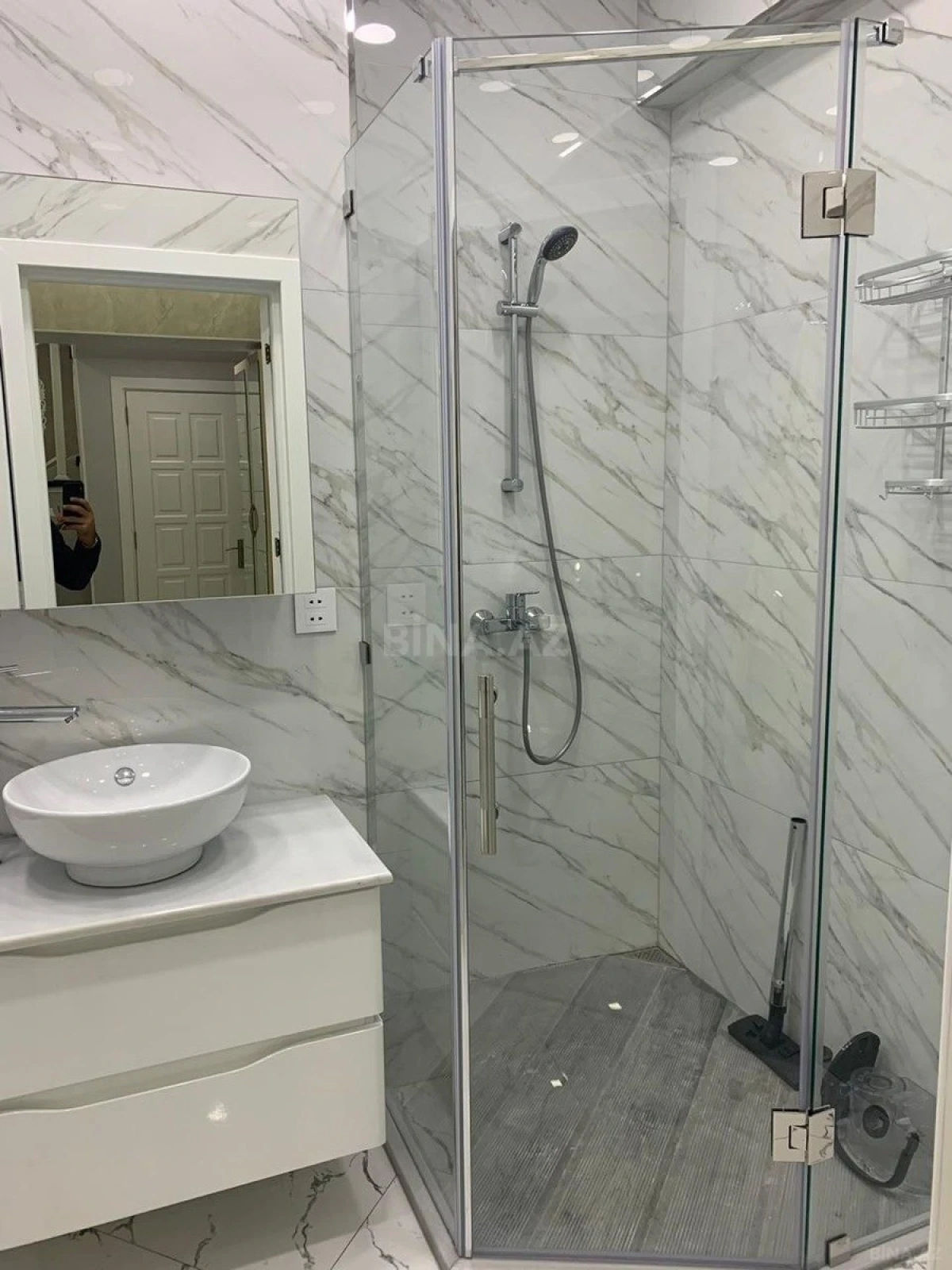 Kirayə verilir 4 otaqlı mənzil 150 m²