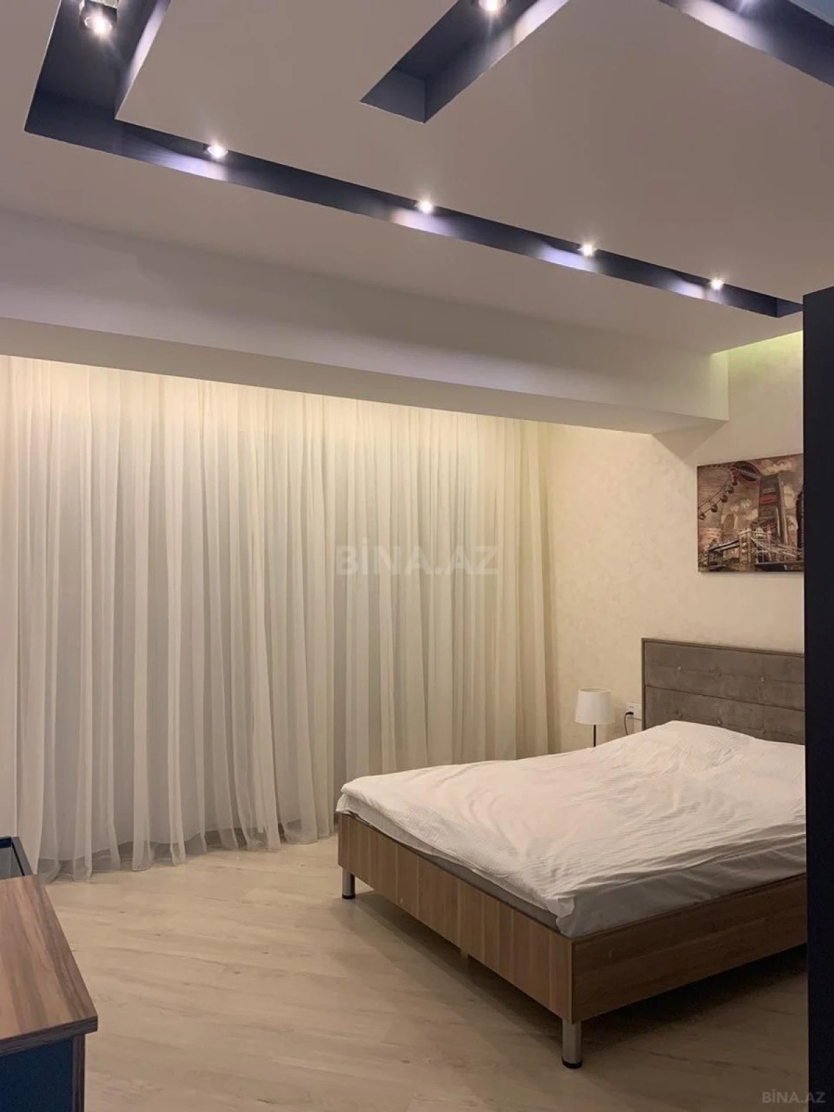 Kirayə verilir 4 otaqlı mənzil 150 m²