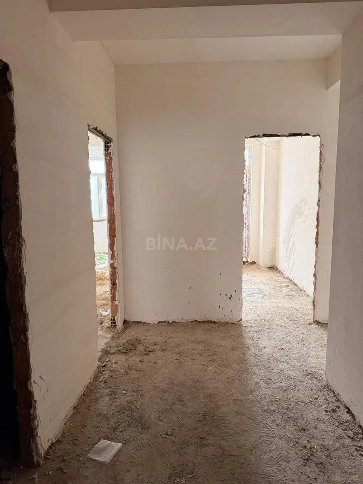 Satılır 4 otaqlı mənzil 107 m²