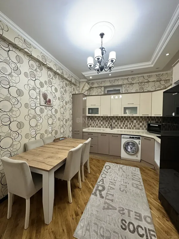 Kirayə verilir 2 otaqlı mənzil 90 m²