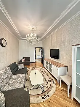 Kirayə verilir 2 otaqlı mənzil 90 m²