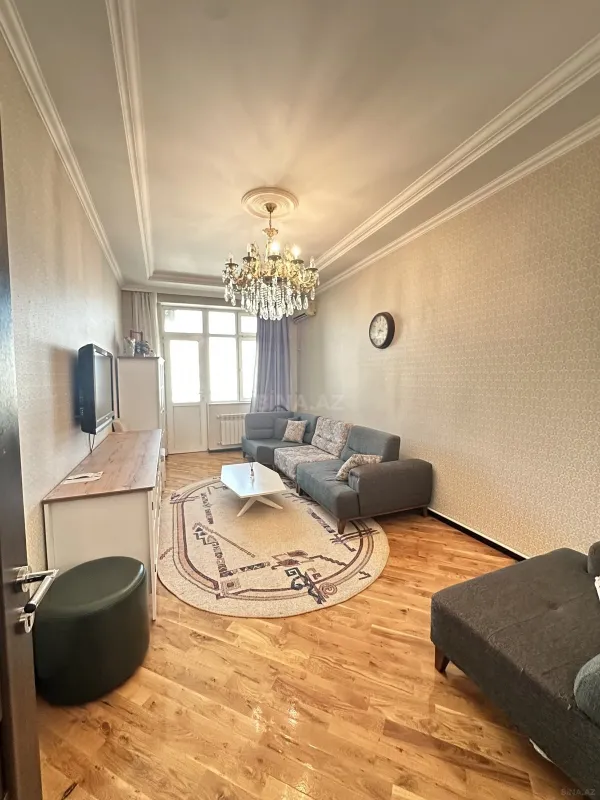 Kirayə verilir 2 otaqlı mənzil 90 m²