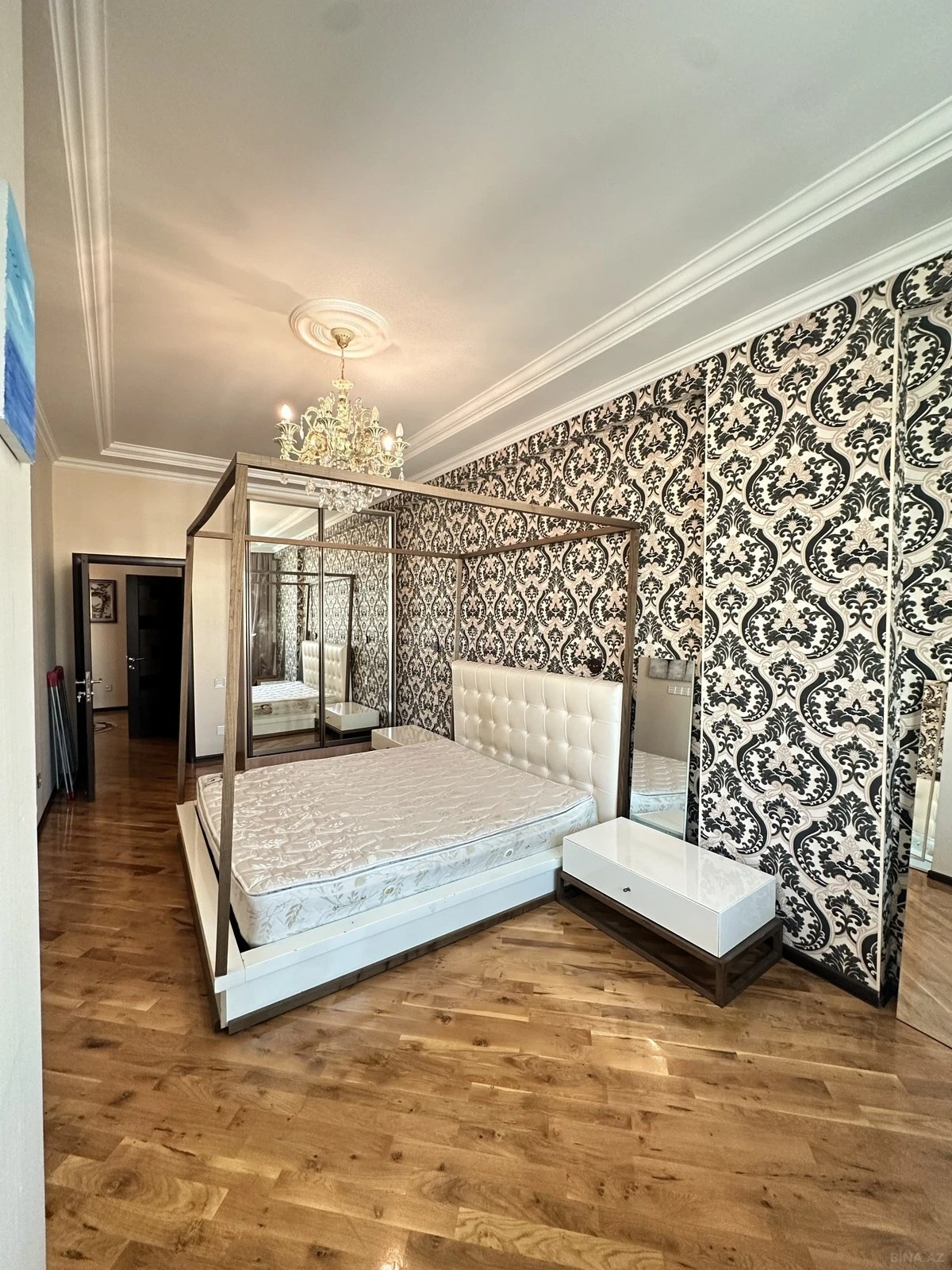 Kirayə verilir 2 otaqlı mənzil 90 m²