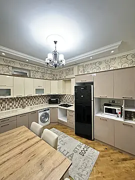 Kirayə verilir 2 otaqlı mənzil 90 m²